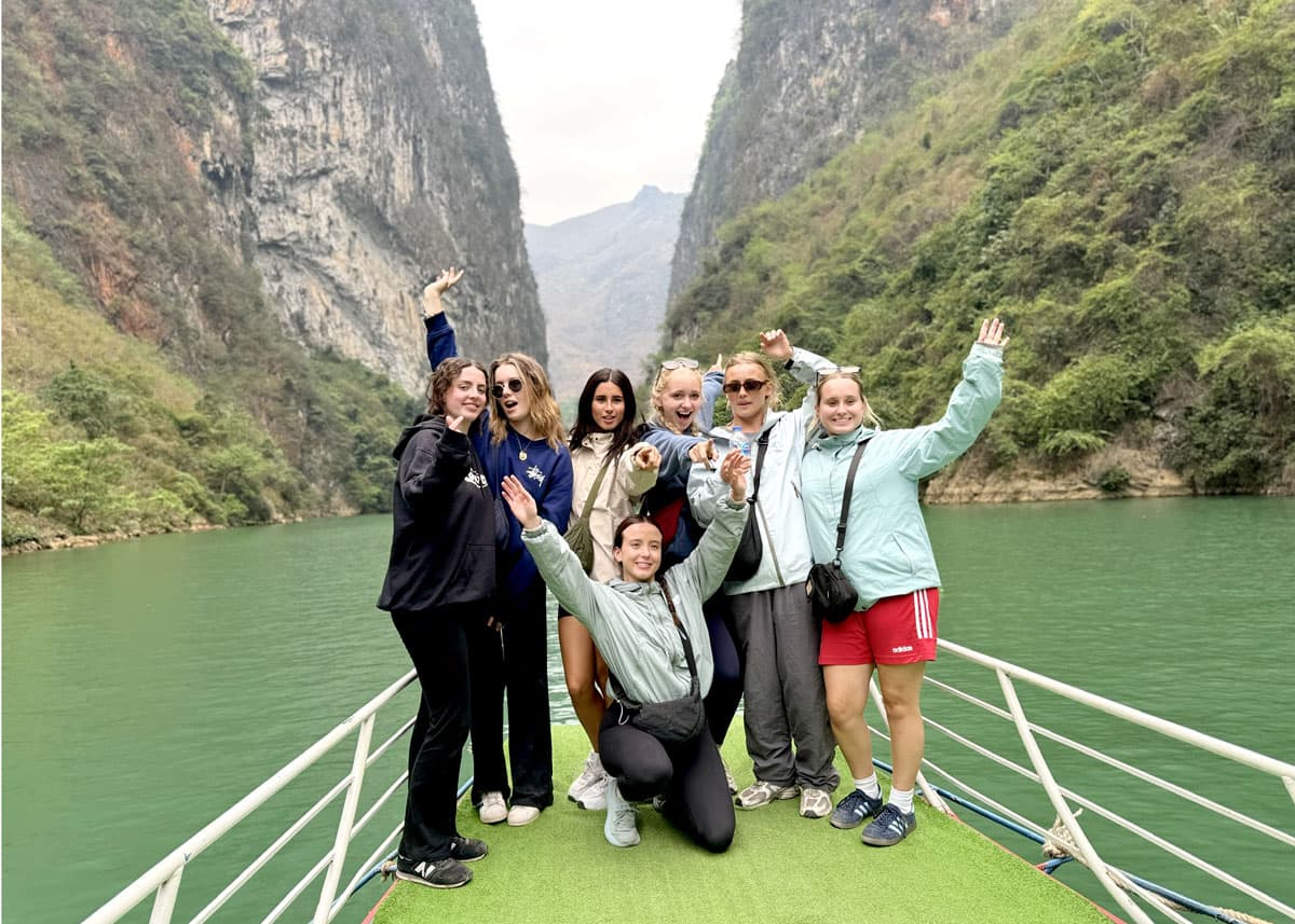 Ha Giang Tourism Attracts Foreign Tourists Naturally