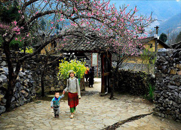 Lung Cam cultural village