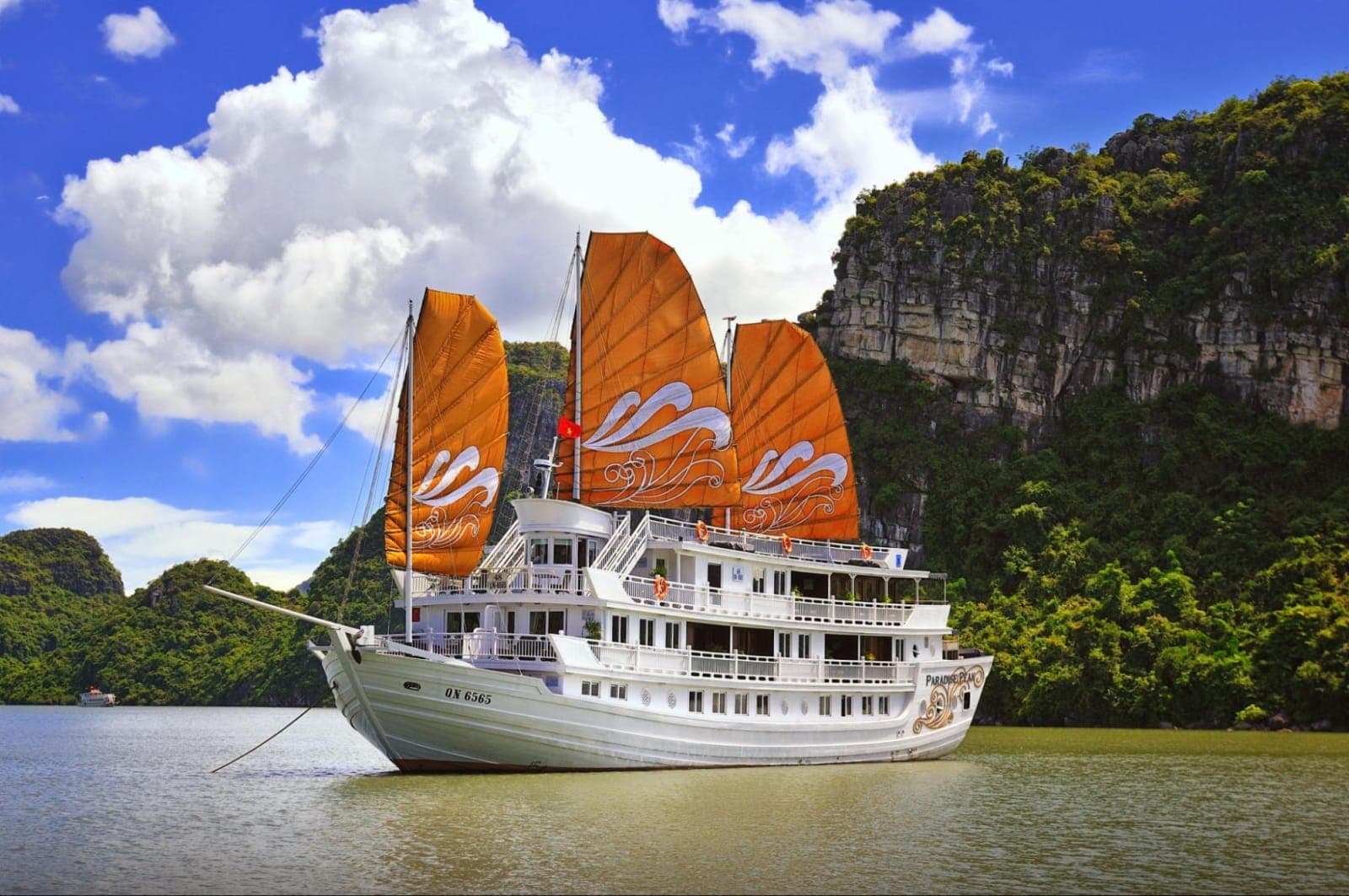 Why Choose a 2 Day 1 Night Halong Bay Cruise?