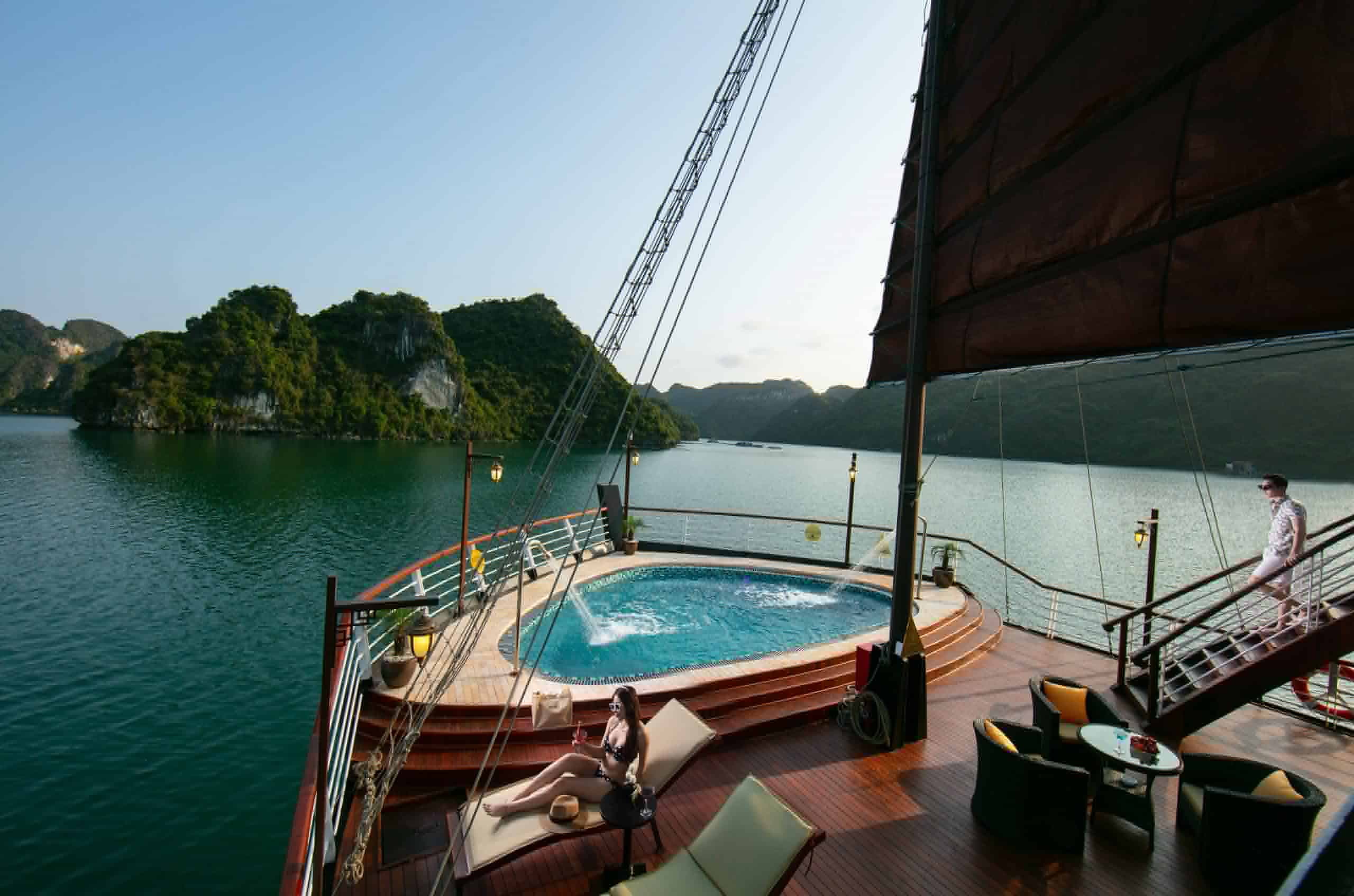 The Best Features of a Luxury Halong Bay Overnight Cruise