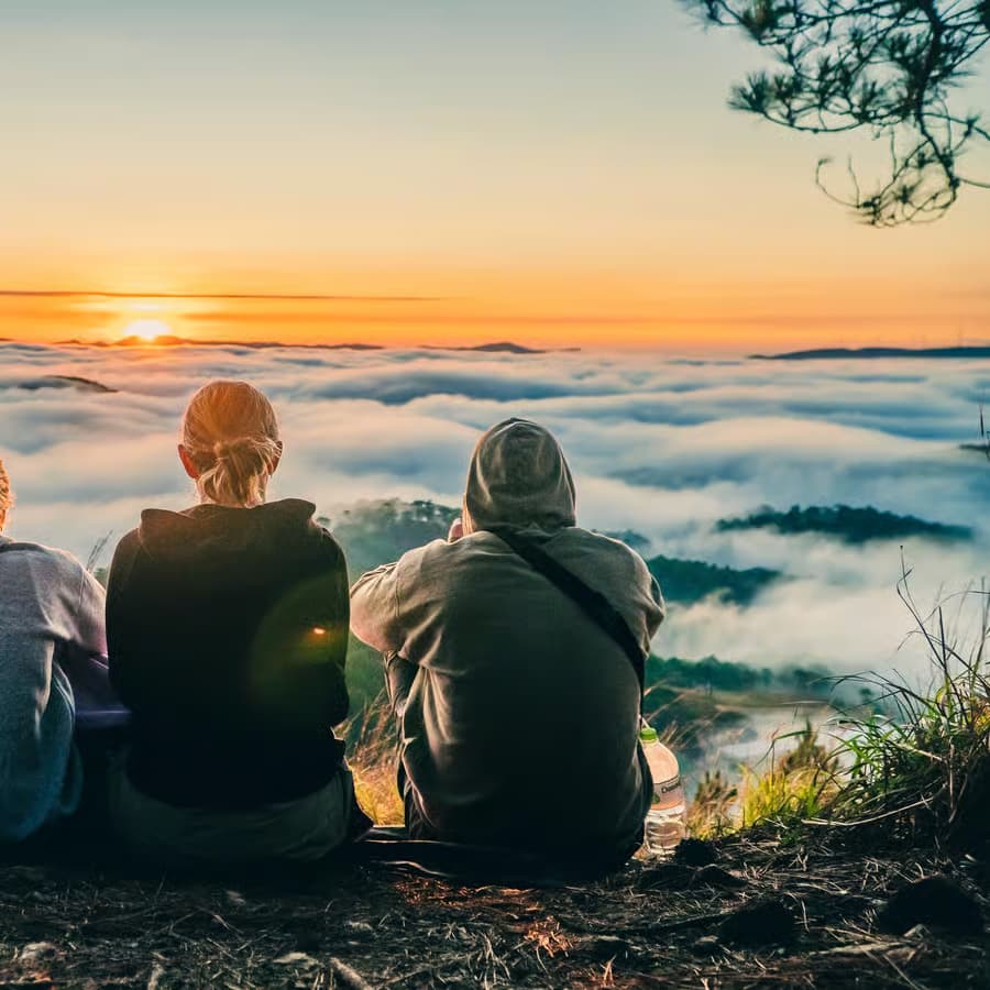 Local Tours & Cloud Hunting Cafés