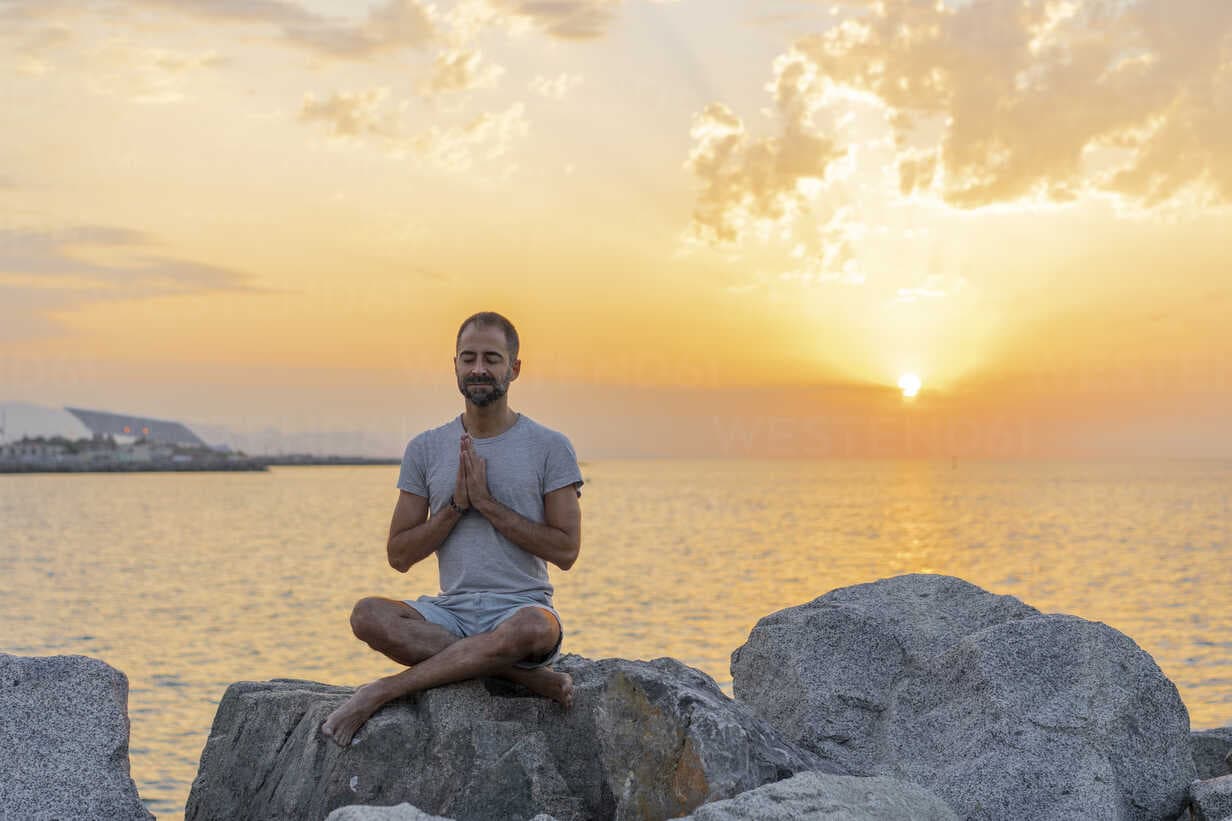 The Benefits of Sunrise Meditation at Beach